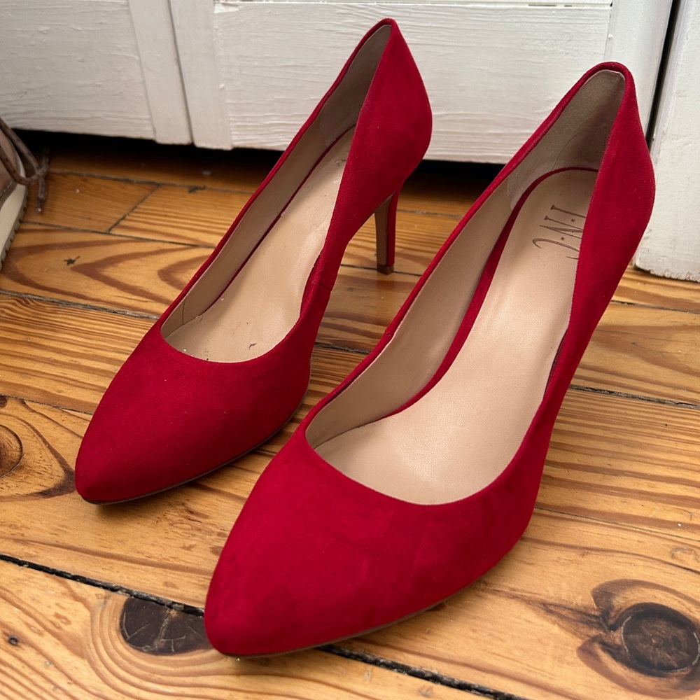 Red Heels - Picture 3 of 4